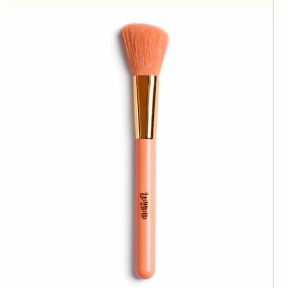 Alamar Cosmetics Other - Alamar Cheek Perfecting Brush